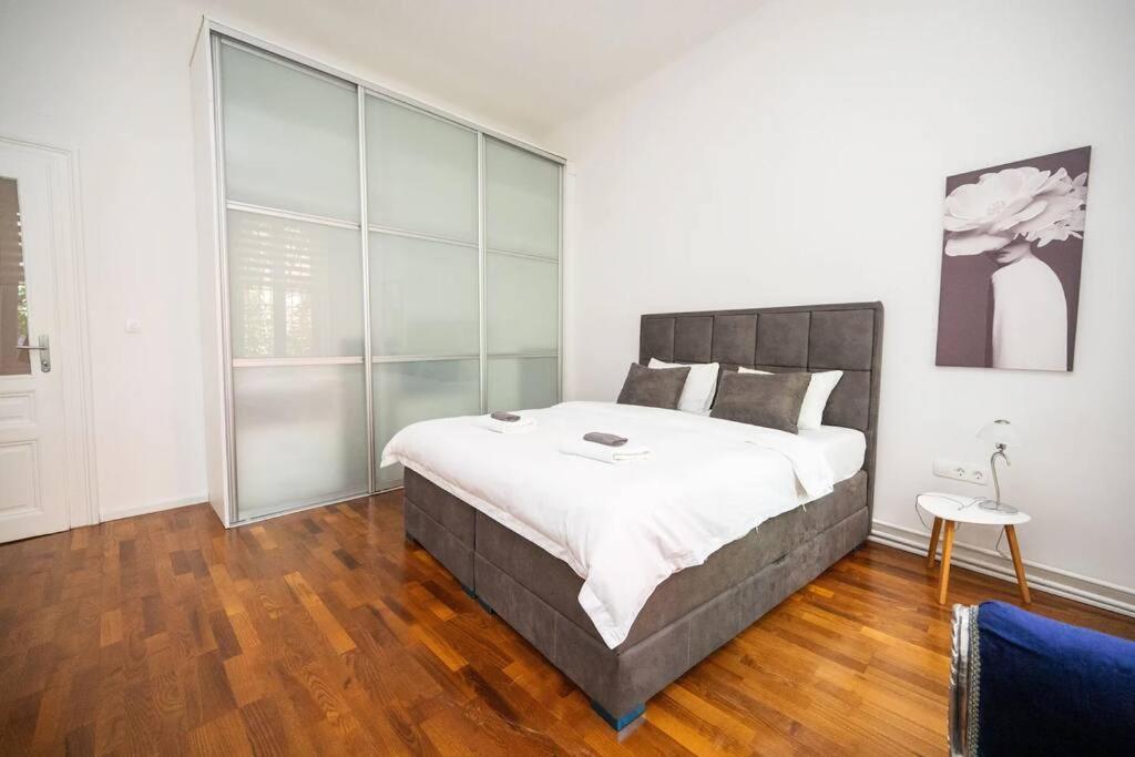 Luxury 2bdr In Apartment *